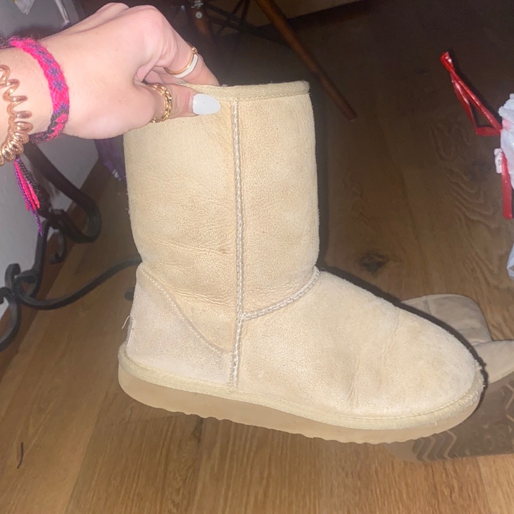 size 7 tan UGG boots